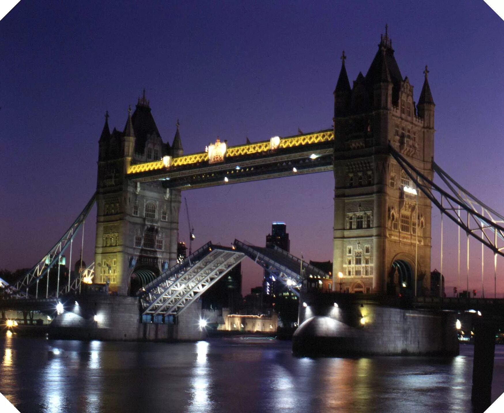 Включи london bridge. Тауэрский мост разводной. Тауэрский мост в Лондоне. Разводной мост в Лондоне. Разводной Тауэрский мост(англ. «Tower Bridge»).