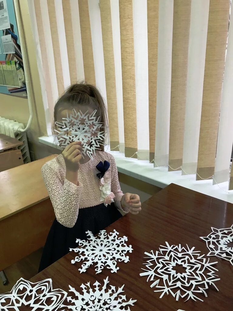 Двойные снежинки. Снежинка огромная пенопласт. 2 снежинки. Три снежинки. Раз снежинка.