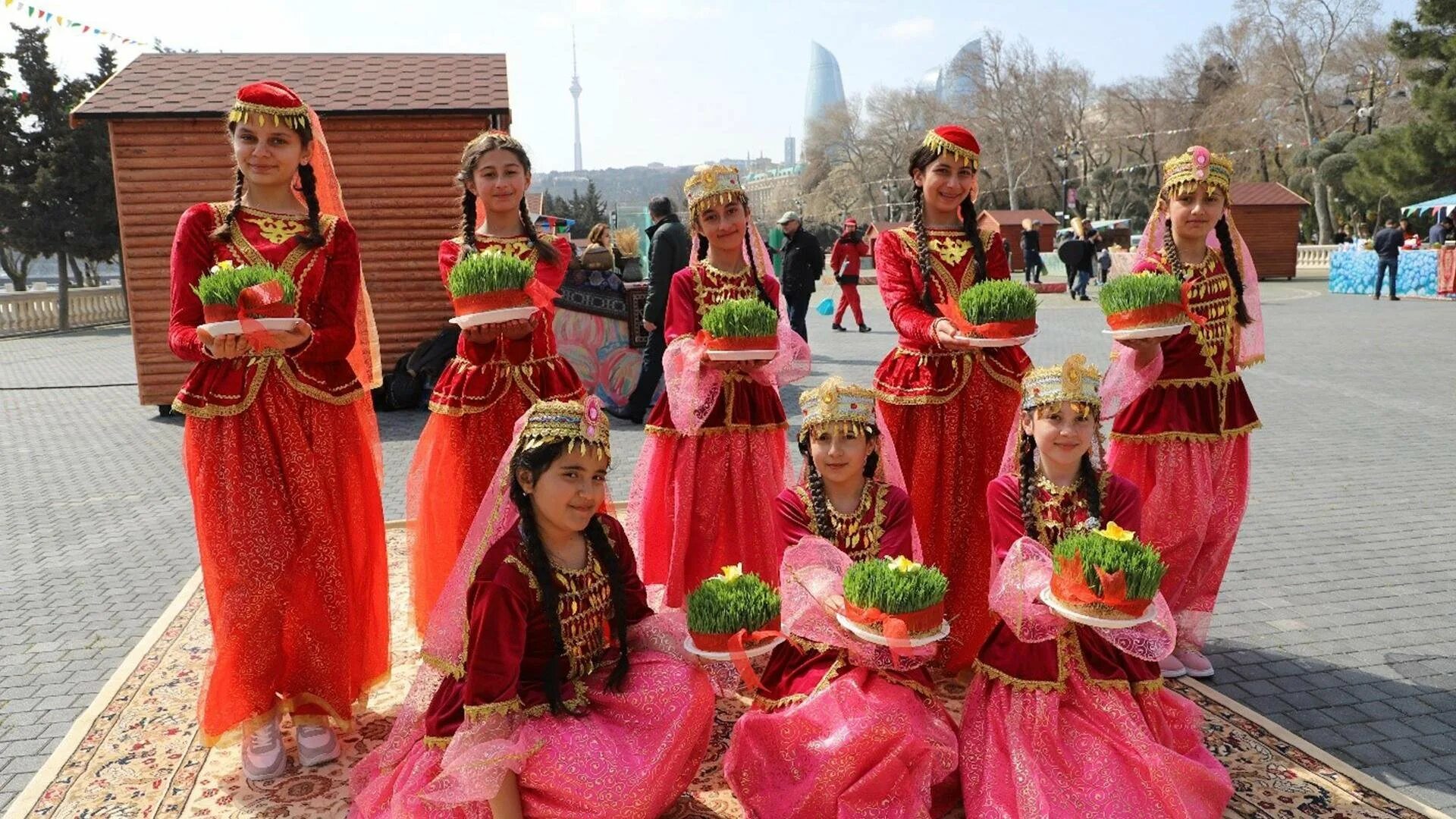 Навруз фото картинки. Навруз байрам в Азербайджане. Праздник весны Навруз байрам татары. Новруз в Азербайджане. Национальный костюм Азербайджана Новруз.