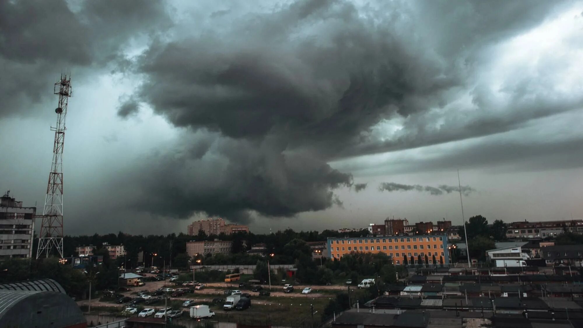 Буря в городе. Hurricane in the City. Ветер 50 метров в секунду видео. На москву надвигается ураган