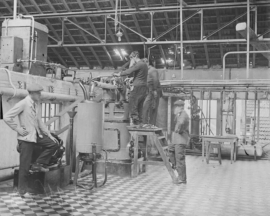 Первое производство компания. Заводы первой мировой войны в России. Военные заводы первой мировой войны. Первые химические заводы.