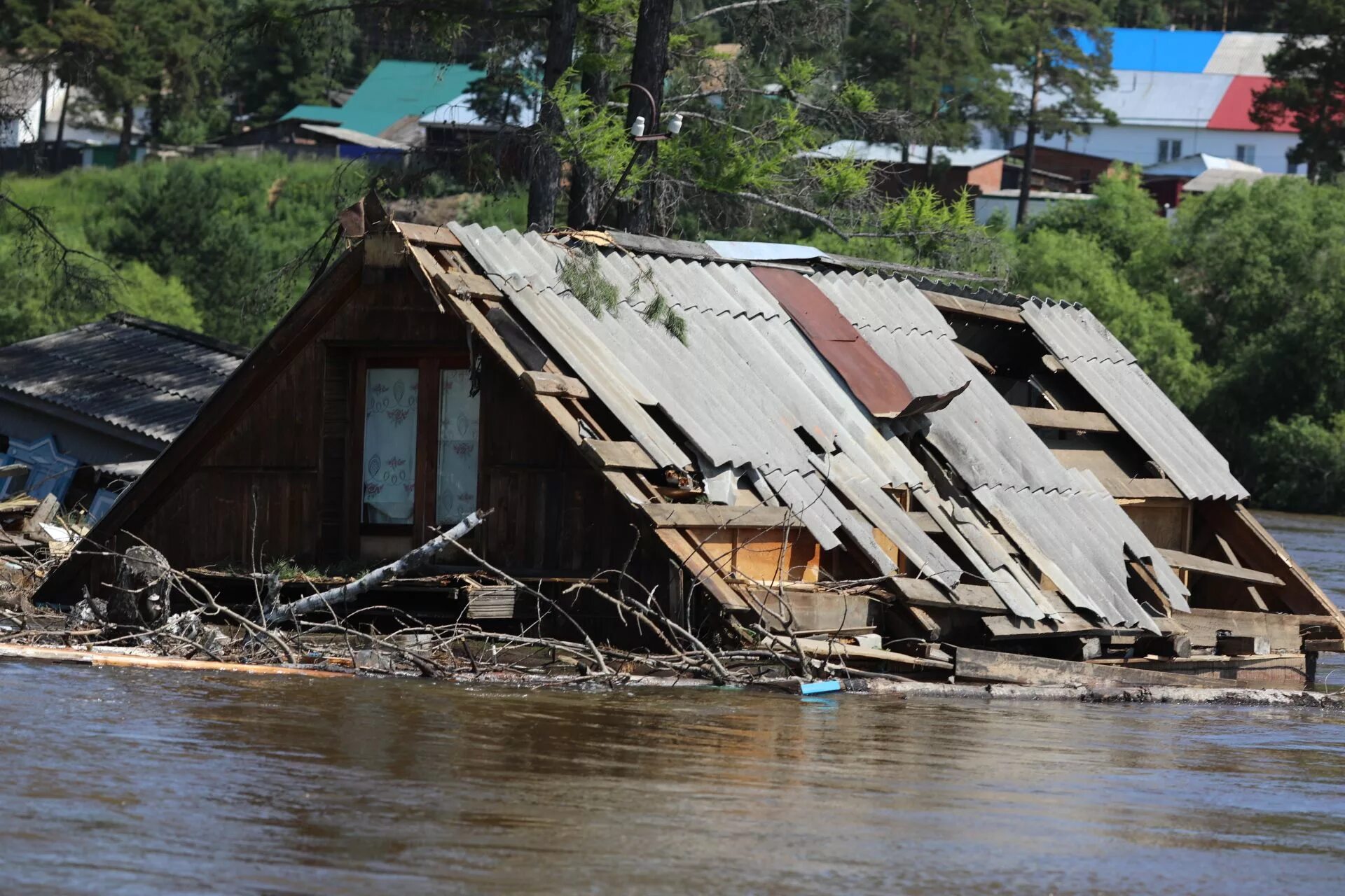 затопление территории. навад. чрезвычайная ситуация наводнение. стихийные бедствия наводнение. краткосрочные наводнения.