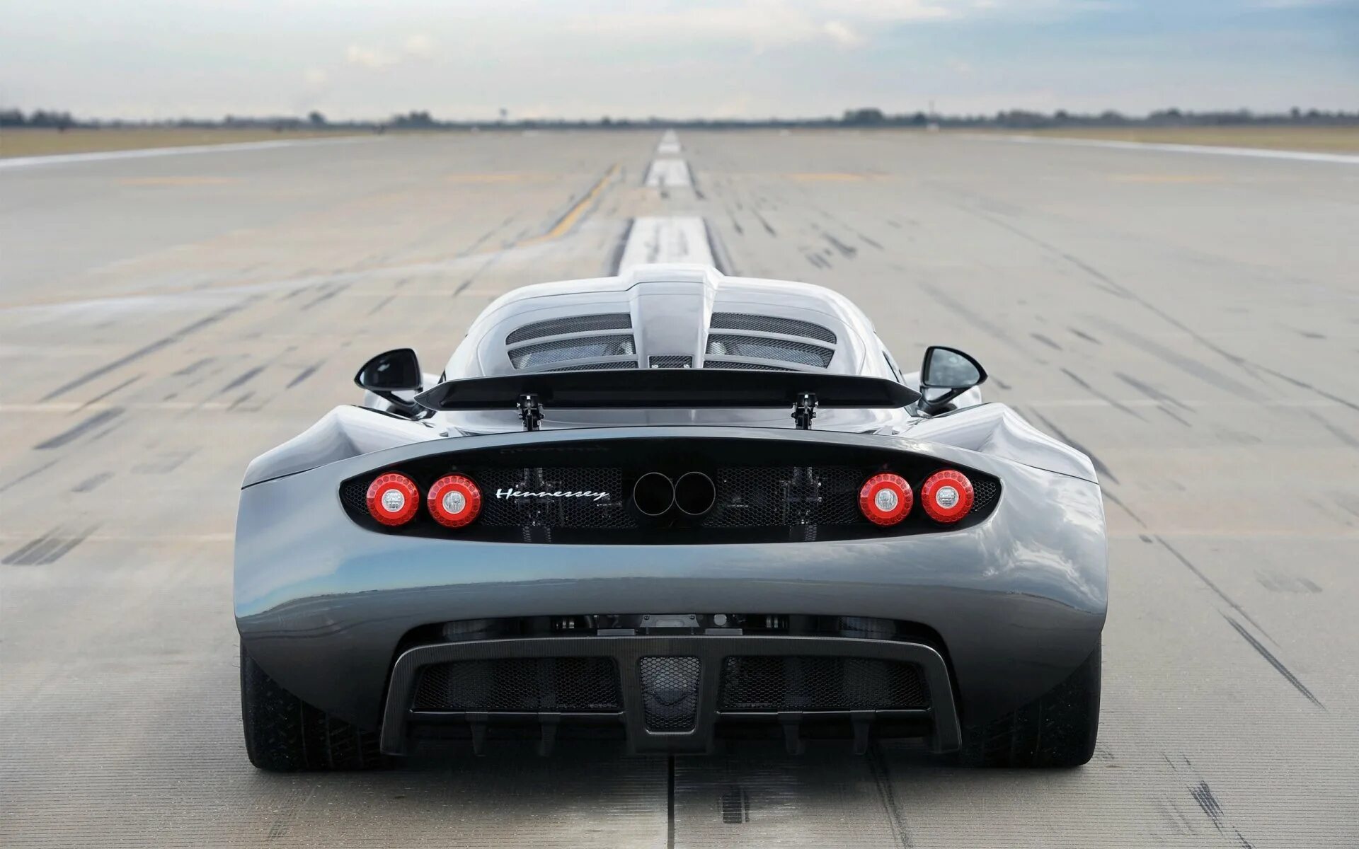 3 самых быстрых машины. Hennessey Venom gt. Машина Hennessey Venom gt. Lotus Elise Hennessey Venom. Хеннесси Веном ГТ.