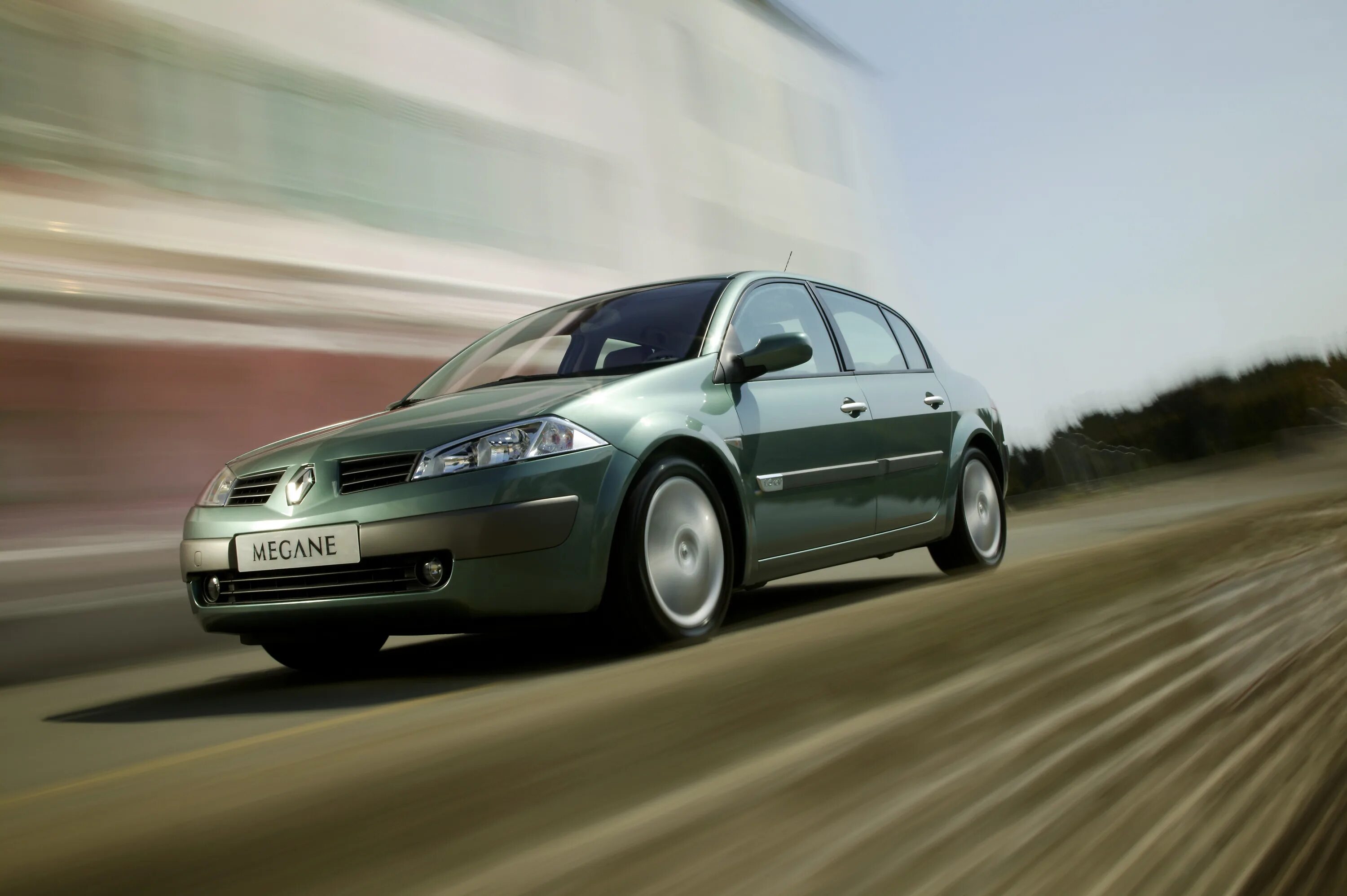 Renault megane 2 рено меган 2. Рено меган 2 поколение седан. Рено меган 2 седан 2008г. Рено меган 2 седан зеленые. Renault megane 2 grandtour.