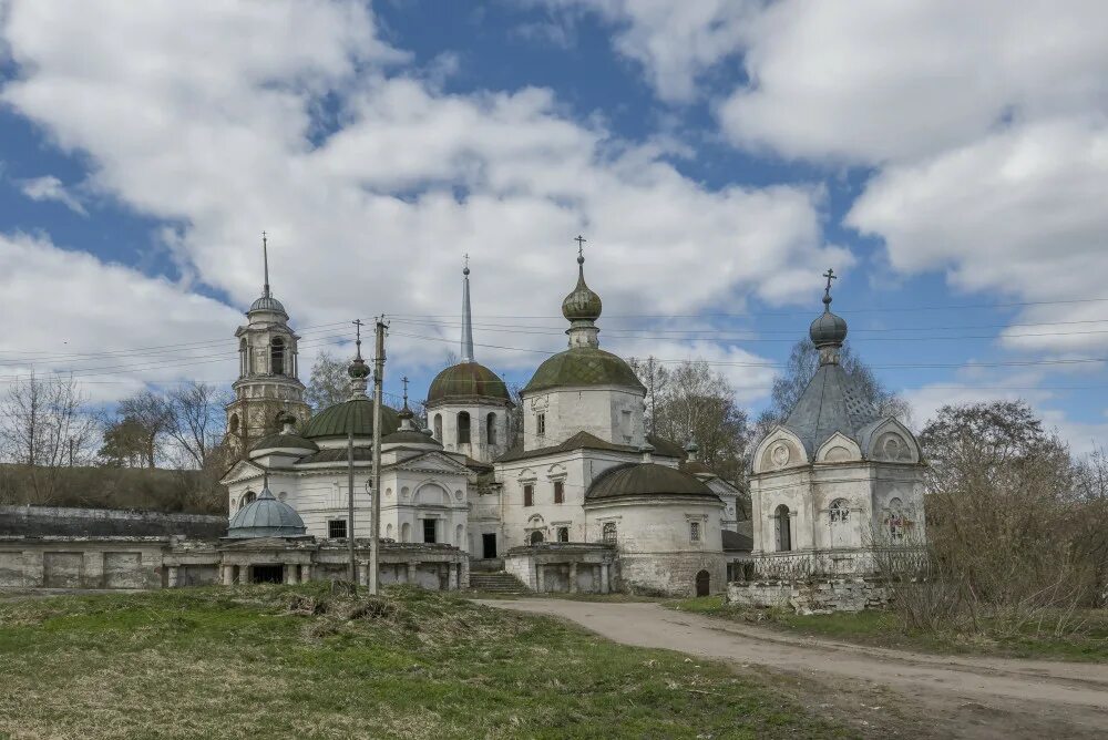 Церковь Рождества Пресвятой Богородицы в Старице. / Комплекс храма Рождества Бог