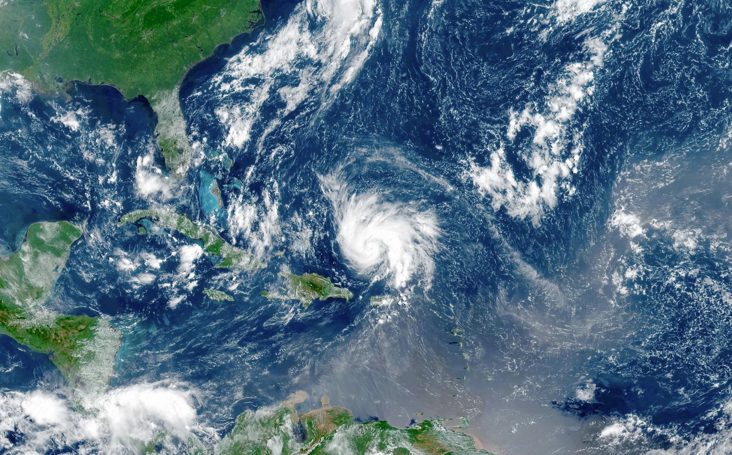Какой климат атлантического океана. Гавана космический снимок. Океан из космоса. Ураган. Атлантический океан вид из космоса.