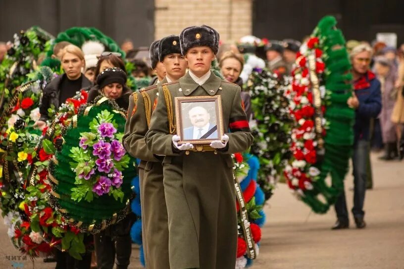 Прощание тв. Прощание. В Забайкальском крае простились с Сергеем. Церемония прощания с учителем в детском саду с цветами.