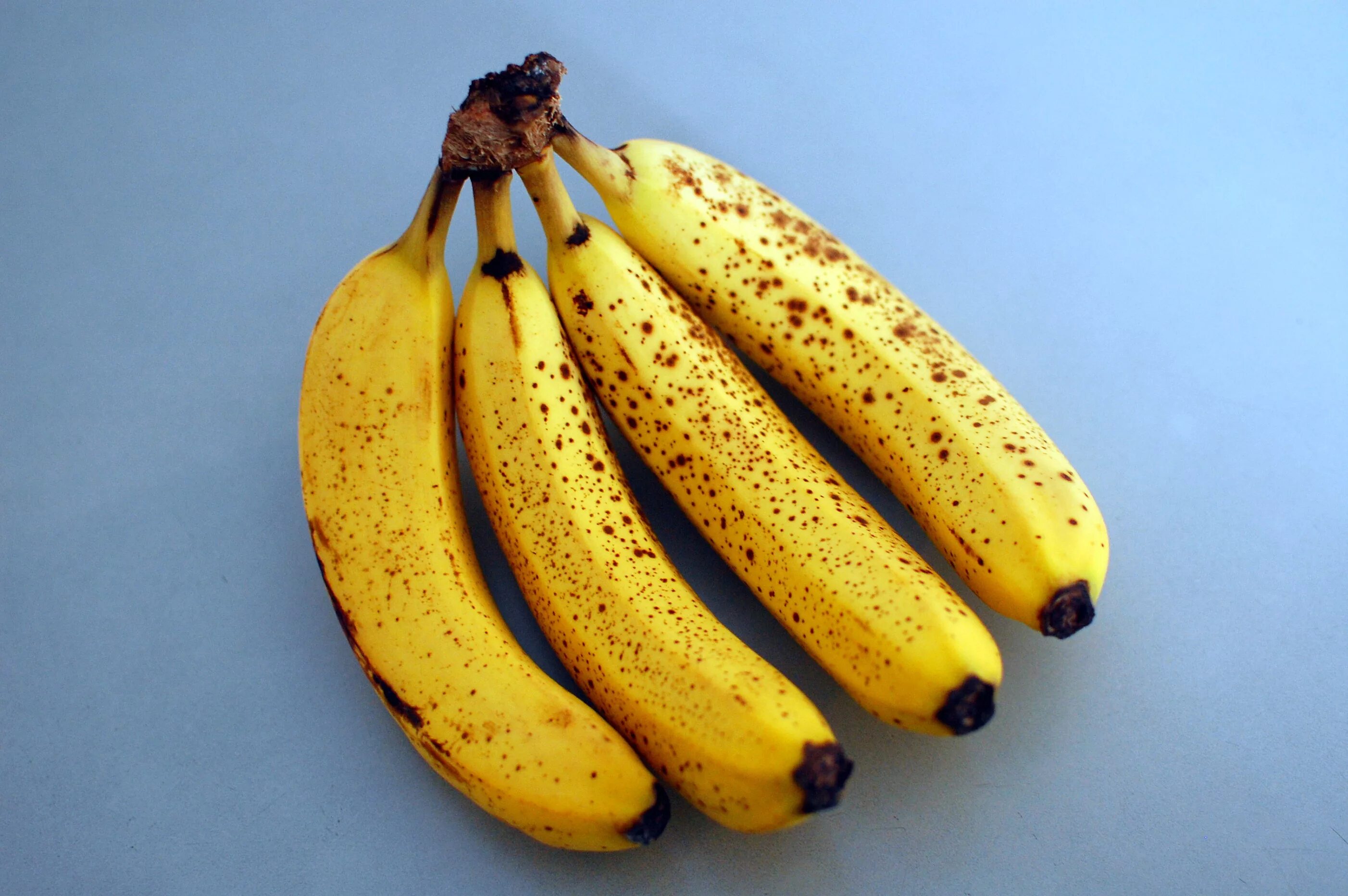 Видео где банан. Банан. Тигровые бананы. Банан с пятнышками. Банан с пятнами.
