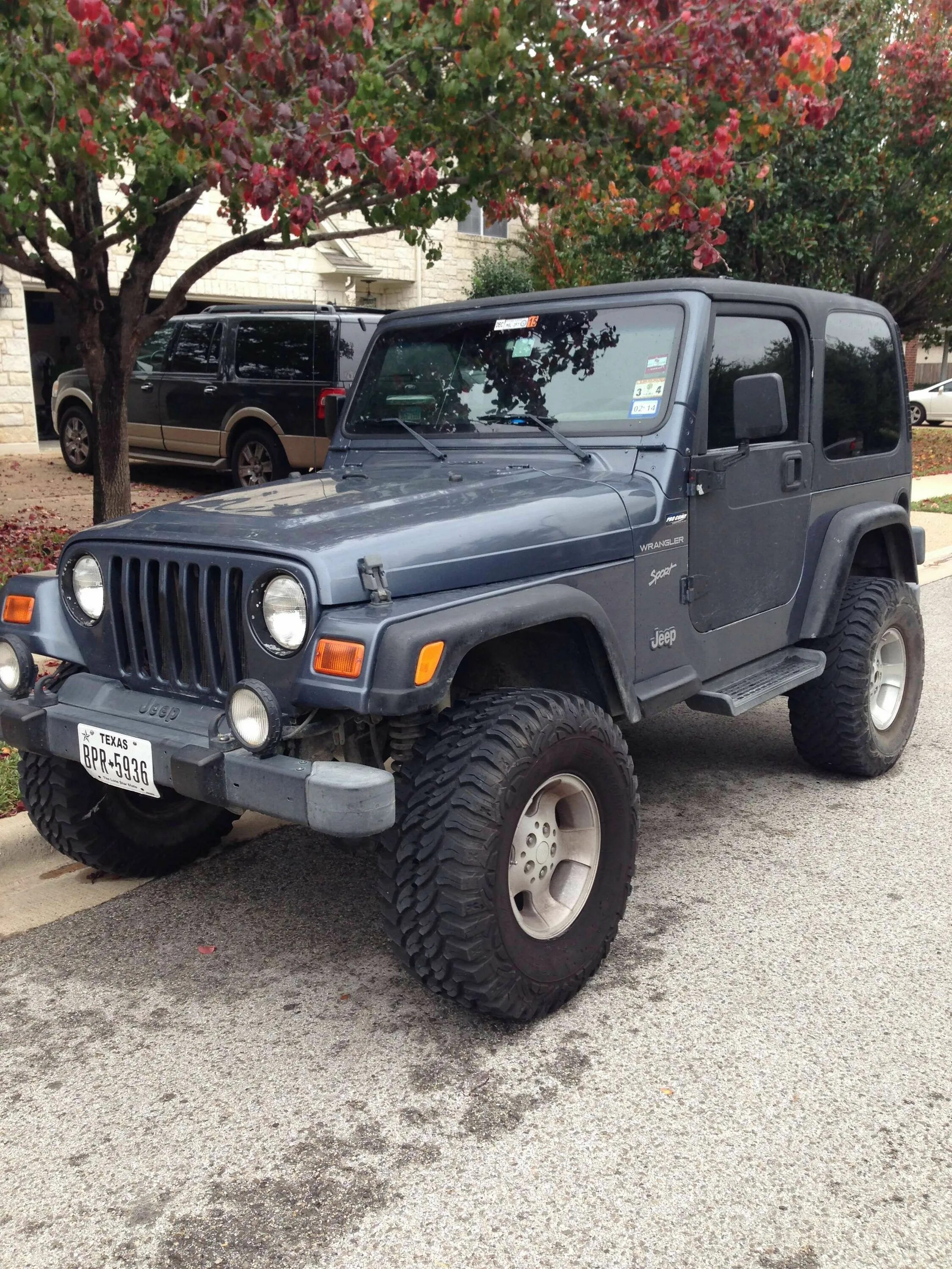 Модели jeep wrangler. Jeep Wrangler 2002. Jeep Wrangler Sahara 2002. Jeep Wrangler 2012 Rubicon 2 Doors. 2002 Jeep Wrangler 2 Door.