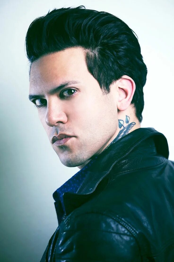 Small hands. Small hands. Татуировки порноактеров small hands. Оуэн грей актер. Small hands актер.