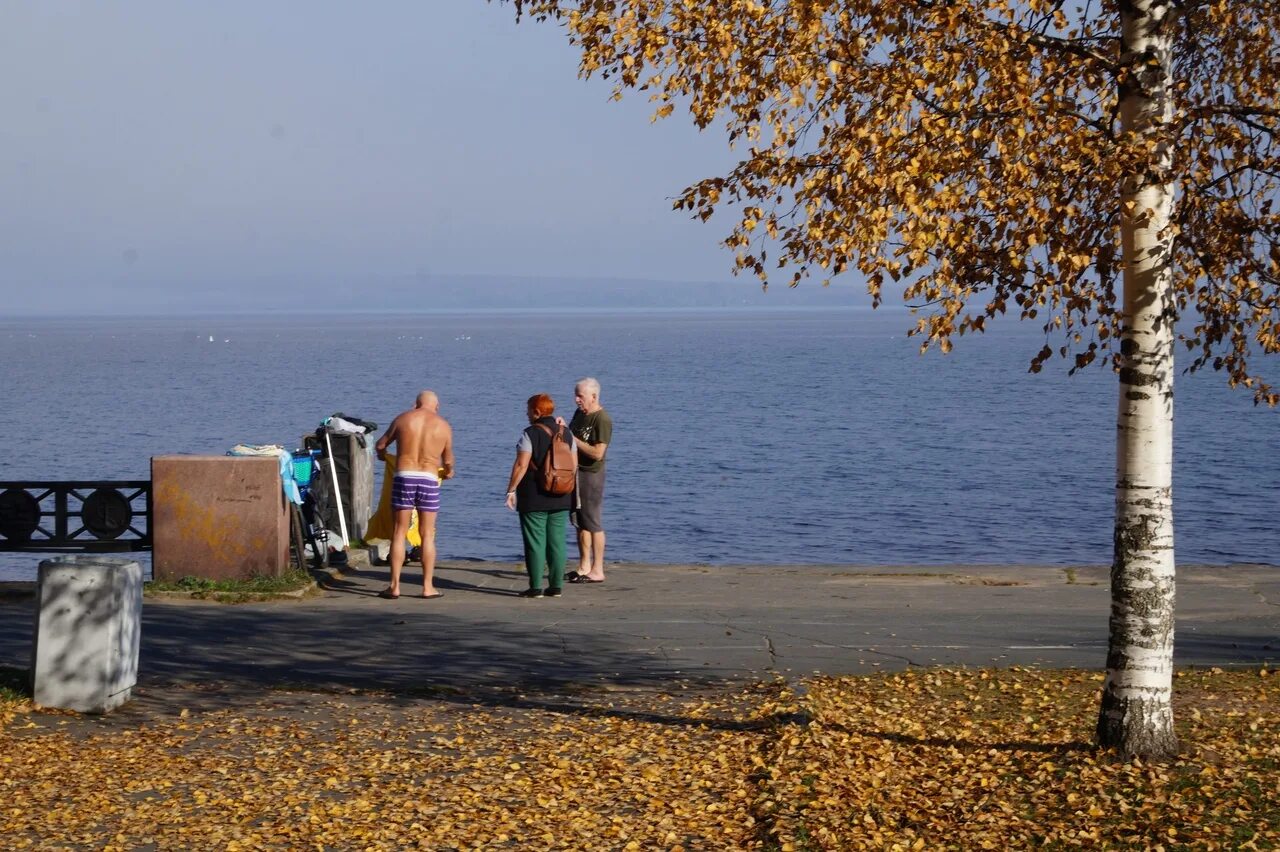 Осень Петрозаводск набережная. Петрозаводск набережная Онежского озера. Набережная Петрозаводска осенью. Петрозаводск в октябре. Сайты прогноз погоды в петрозаводске