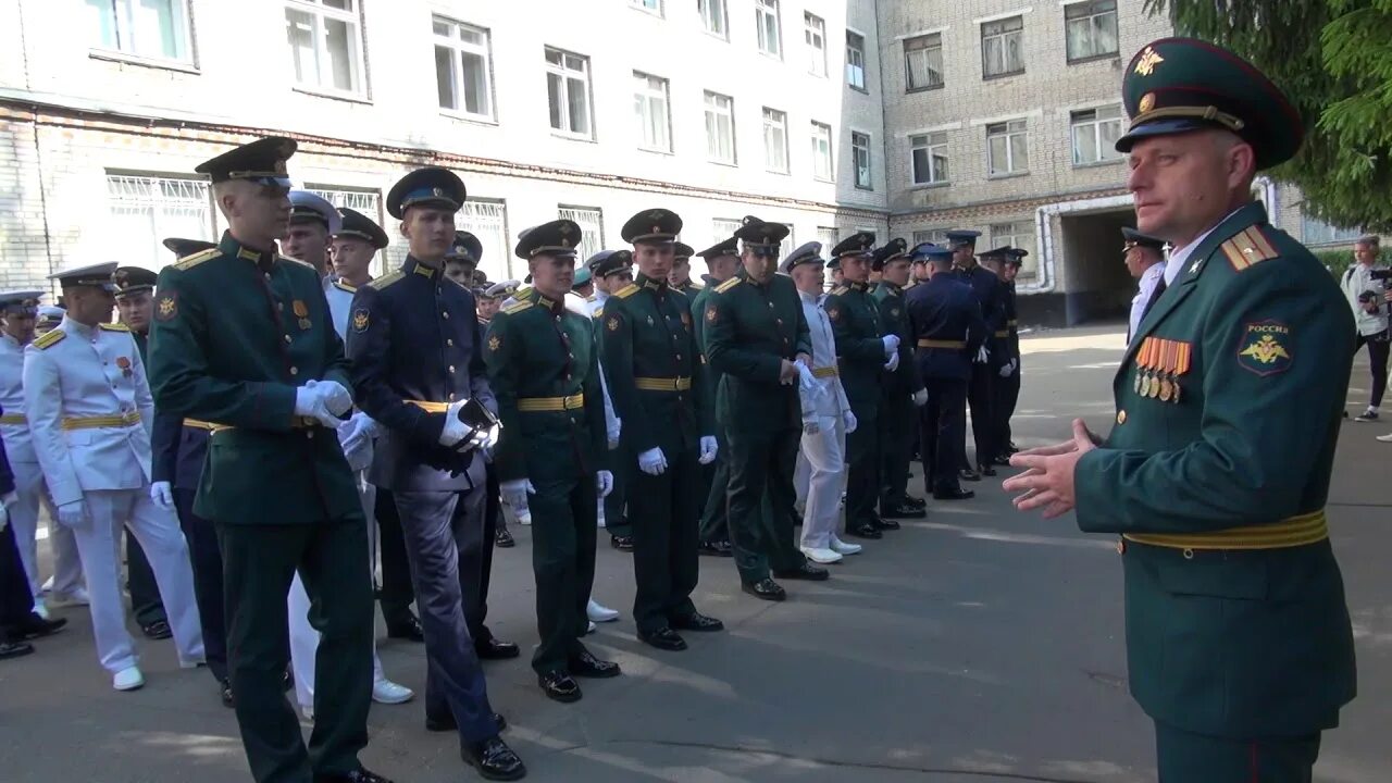 Парад офицеров. Офицер парад будущее. Офицеры на параде видео. Офицеры парадевич. Парад офицеры лица.