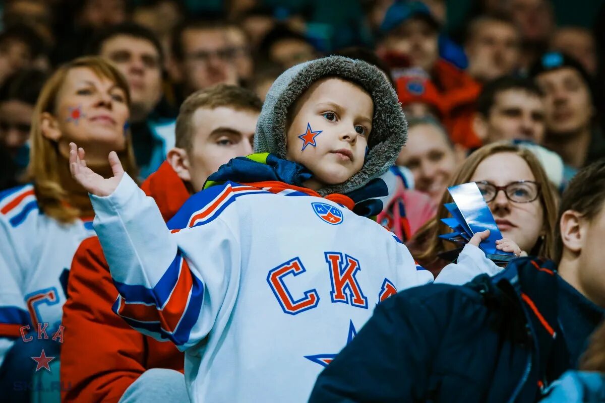 Хк болельщики вк. Фанаты хк СКА. Болельщики хк Металлург Магнитогорск. Хк СКА болельщики. Трибуны хк СКА.