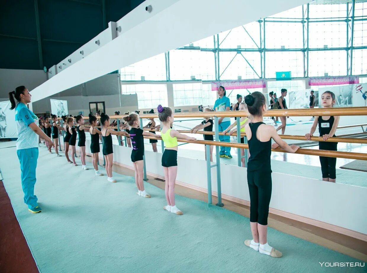 Художественная гимнастика для вас. Физкультура 45. Гимнастка с лентой. Физкультура 45. Физкультура 45.