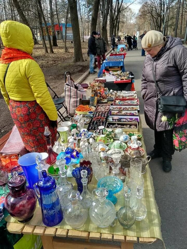 Барахолка буй. Блошиный рынок Сергиев Посад. Блошиный рынок, Балашиха. Блошиный рынок в Черногорске. Лианозовский блошиный рынок.