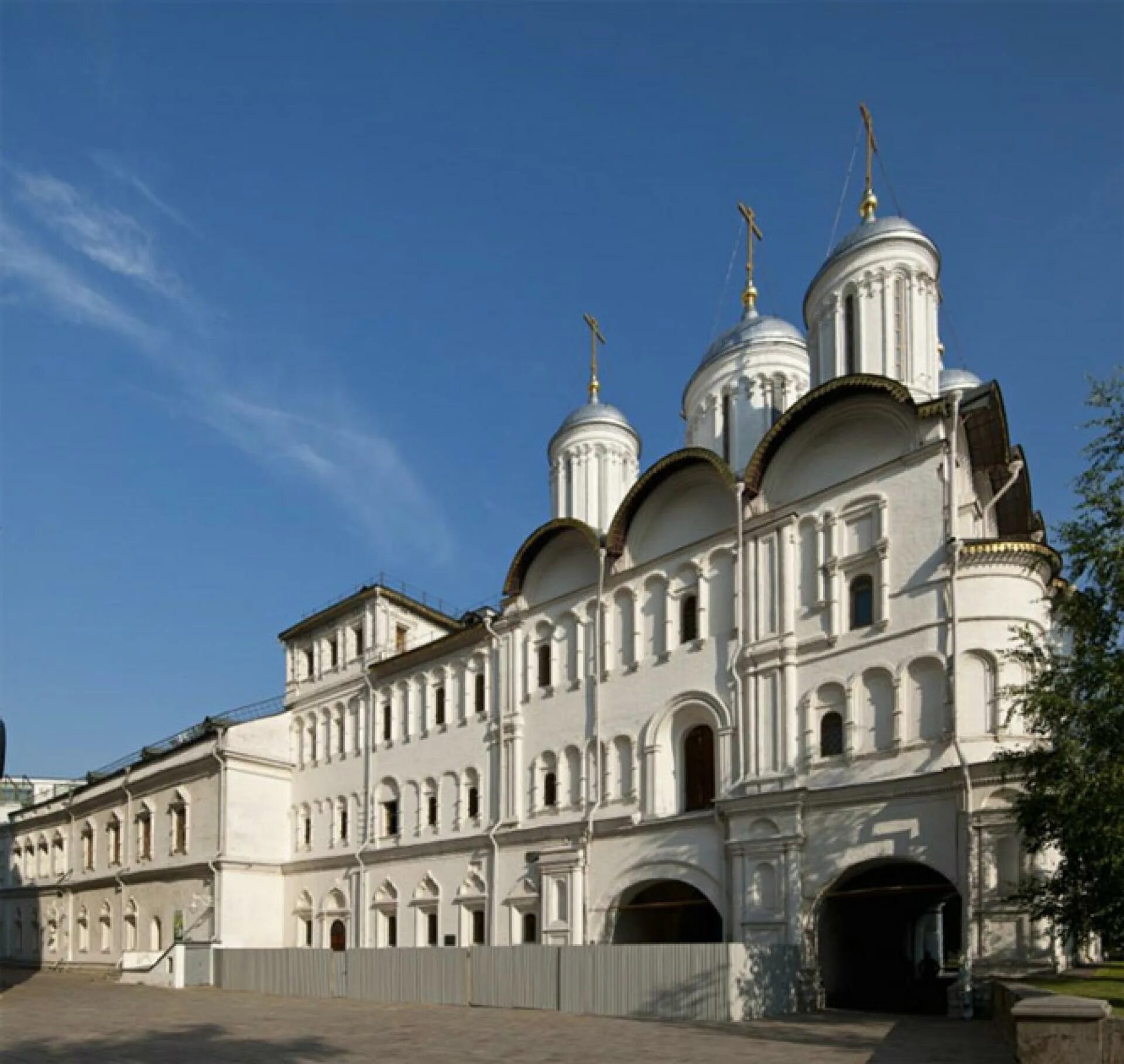 Церковь двенадцати апостолов московский кремль. Патриарший дворец в кремле москва. Патриаршие палаты московского кремля. Патриаршие палаты и церковь двенадцати. Патриарший дворец с церковью двенадцати апостолов москва.