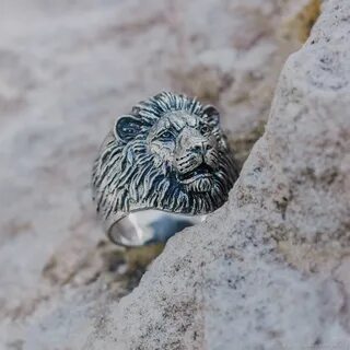 Лев серебро