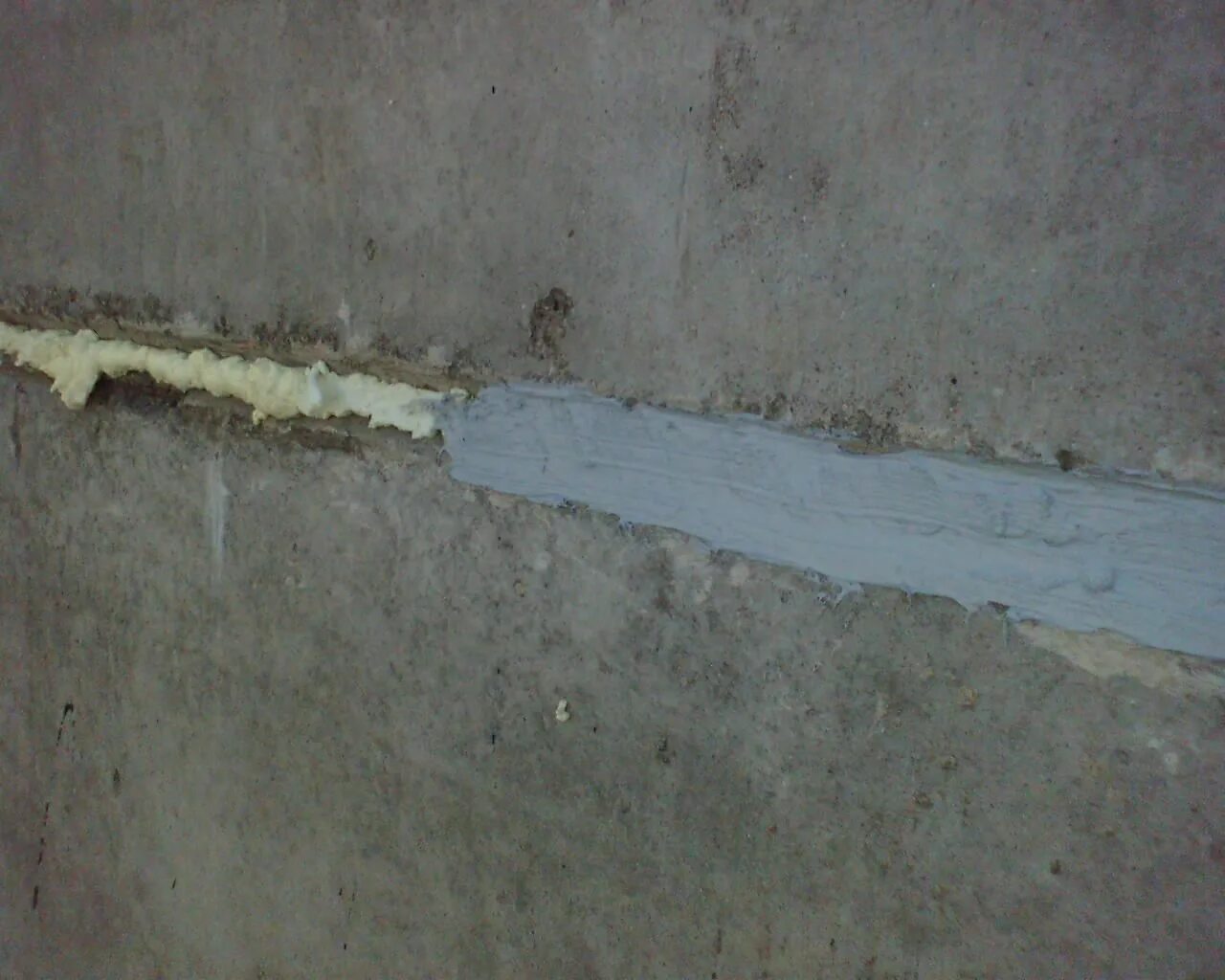 зачеканка швов плит перекрытия. чем замазать стык плит. чем замазать стык плит. зачеканка швов плит перекрытия. заделать швы между плитами перекрытия.