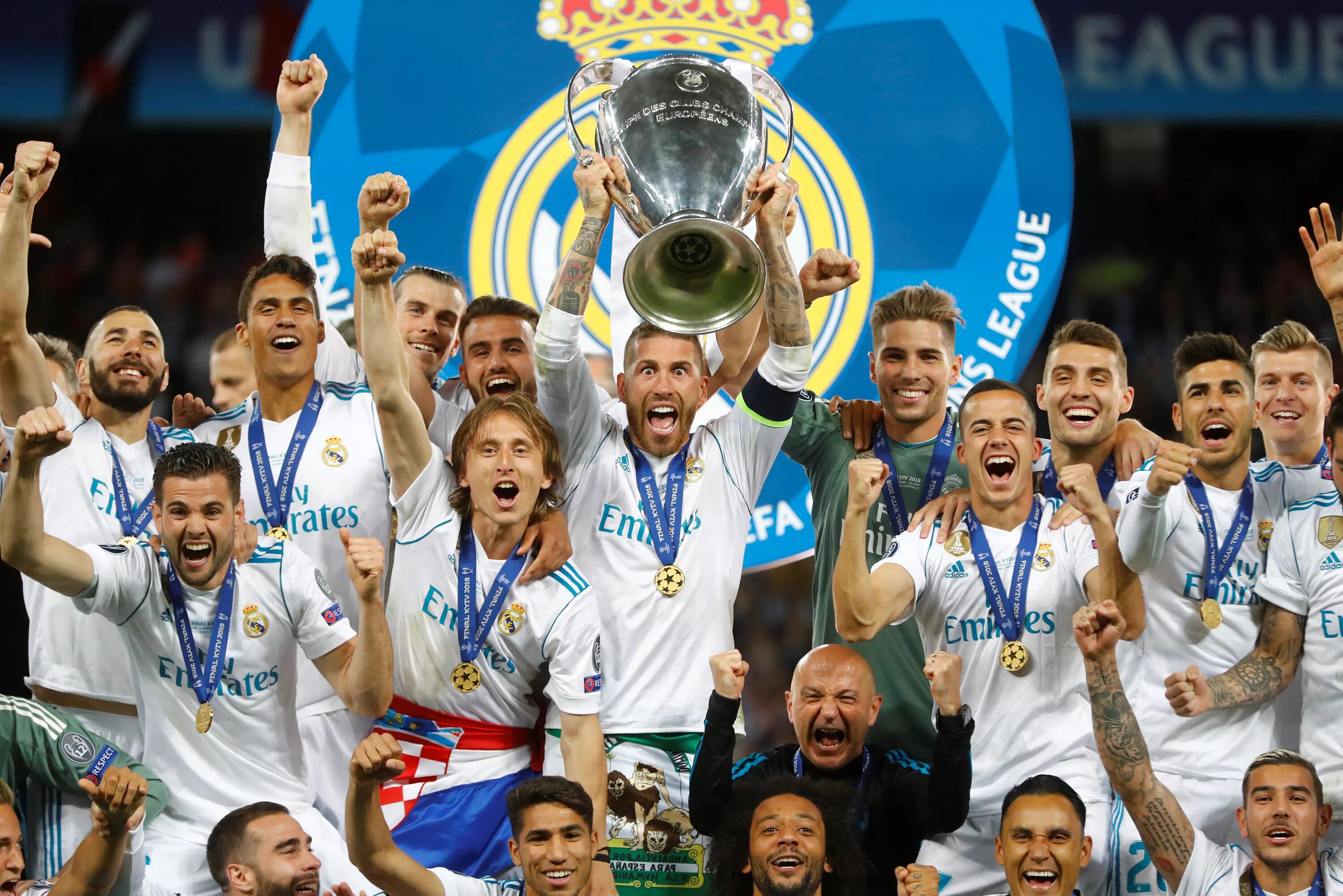 Real madrid champions league 2022. Реал победитель лиги чемпионов 2022. Кто стал победителем лиги чемпионов. Кубок лиги чемпионов. Победители лиги чемпионов фото 2022.