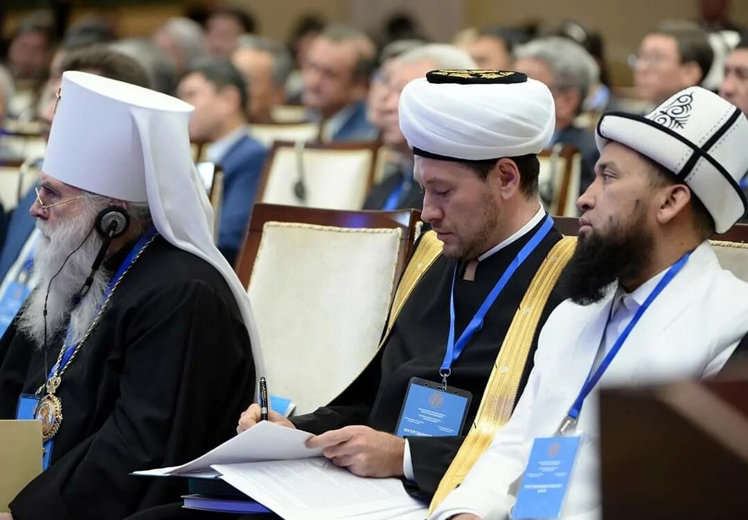 Суннитский имам. Представители исламской культуры. Русские мусульмане. Верующий мусульманин. Талгат сафич таджуддин.