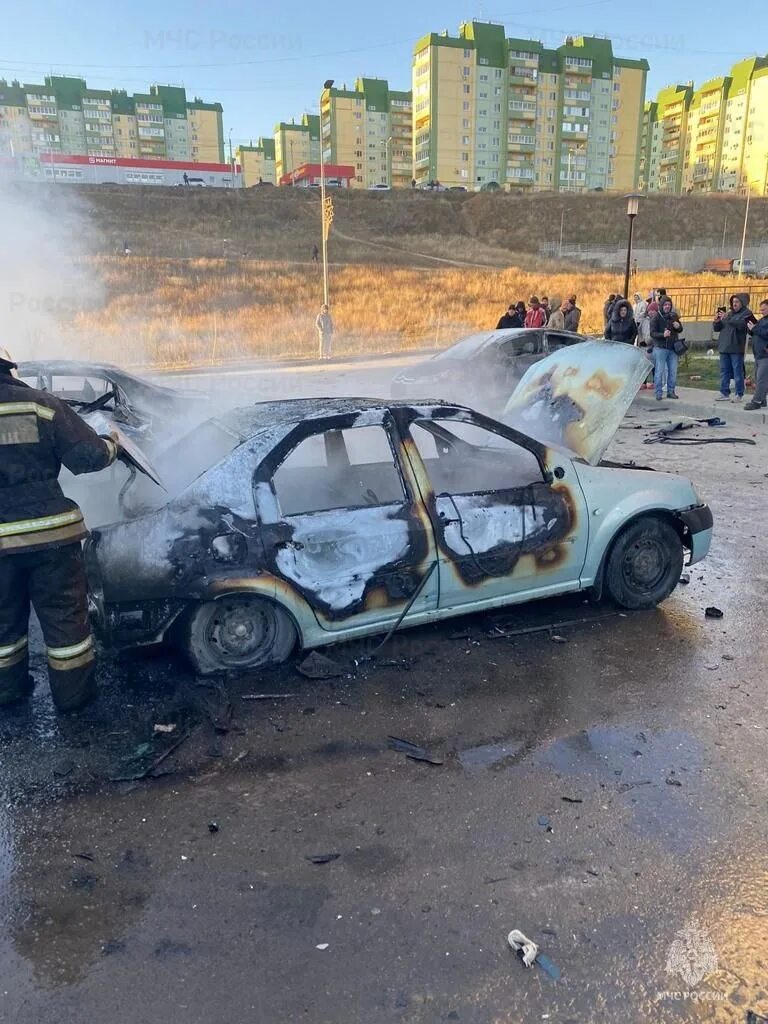Волгоградское чп. Волгоград сгорела машина. Взрыв машины в Волгограде.