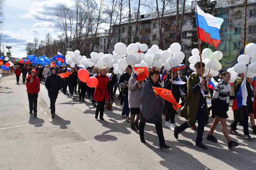 14 мая праздник в иркутской области. 9 Мая Железногорск Илимский. Парад 9 мая Железногорск Илимский. Парад 9 мая Железногорск Красноярский край. 9 Мая на площади у администрации Нижнеилимского района.