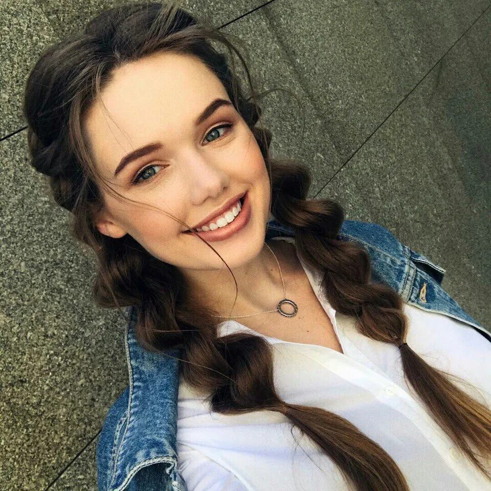 Большое 18 красота. Большое 18 красота. Боди позитив плюс сайз модель. Бодипозитивная синди. Женщины 19 века.