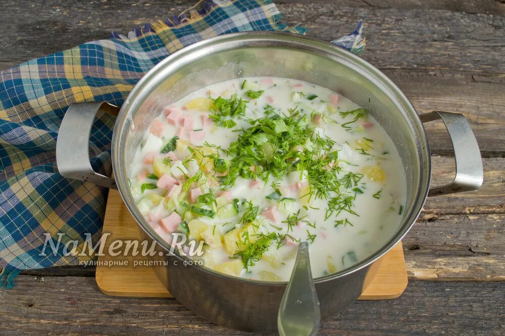 Окрошка с майонезом и уксусом. Окрошка рецепт классическая с колбасой на уксусе. Окрошка рецепт с колбасой на воде