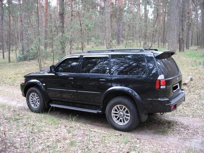 Pajero sport 2006. Мицубиси Паджеро спорт 2005. Mitsubishi Pajero Sport 1 поколения. Mitsubishi Pajero Sport 1 черный тонированный.