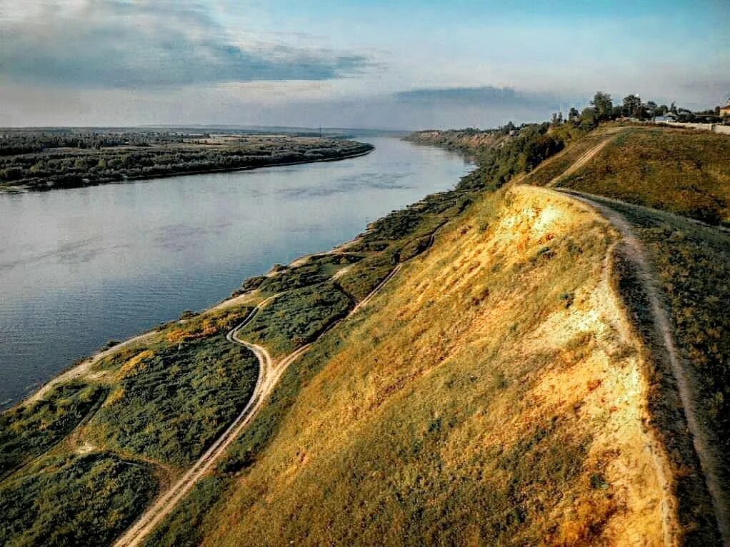 круче высота берега. круче высота берега. береговой уступ клиф. волга река утес степана разина. круче высота берега.