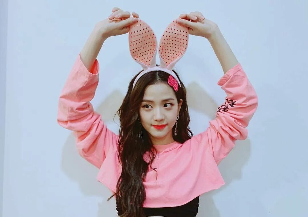 Джитсу милая. Блэк Пинк Джису. Jisoo BLACKPINK. Джису из Блэк Пинк.