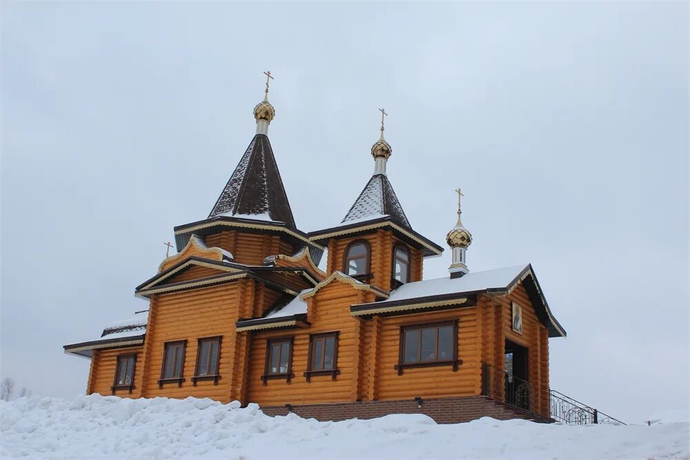 Храм в лобне в катюшках. Катюшки церковь. Лобня храм матроны московской. Церкви в лобне православные. Катюшки 53г.