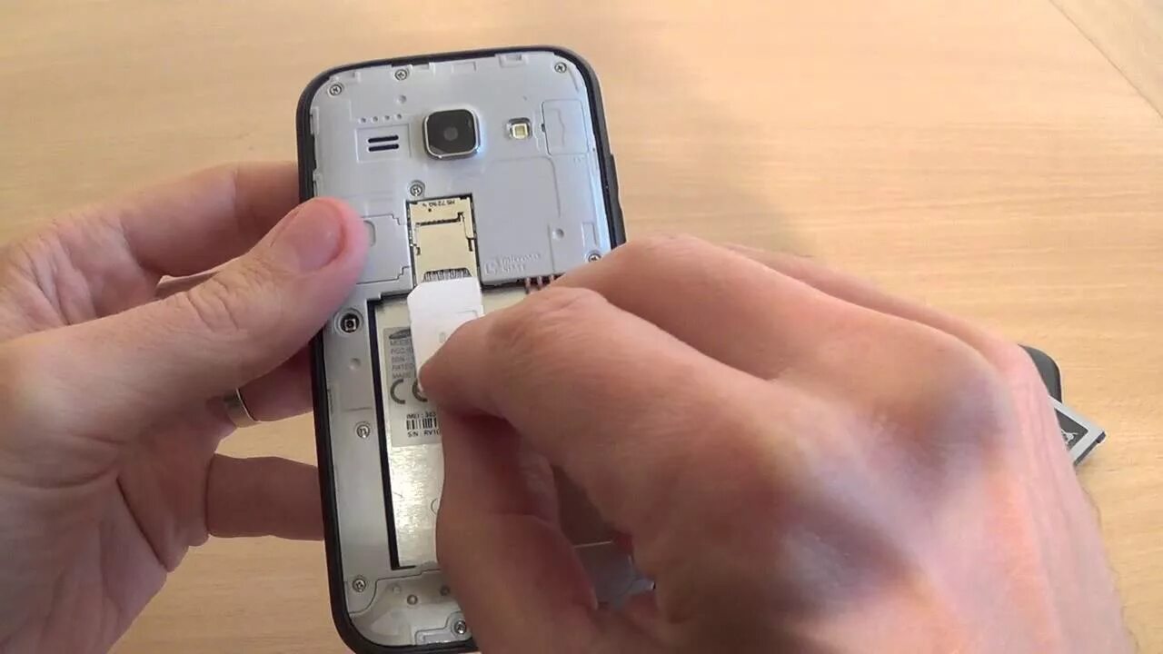 Самсунг память сим. Samsung Galaxy j2 карта памяти. Samsung Galaxy j2 сим карта. Samsung Galaxy j1 карта памяти. Samsung Galaxy Mini SIM Card.