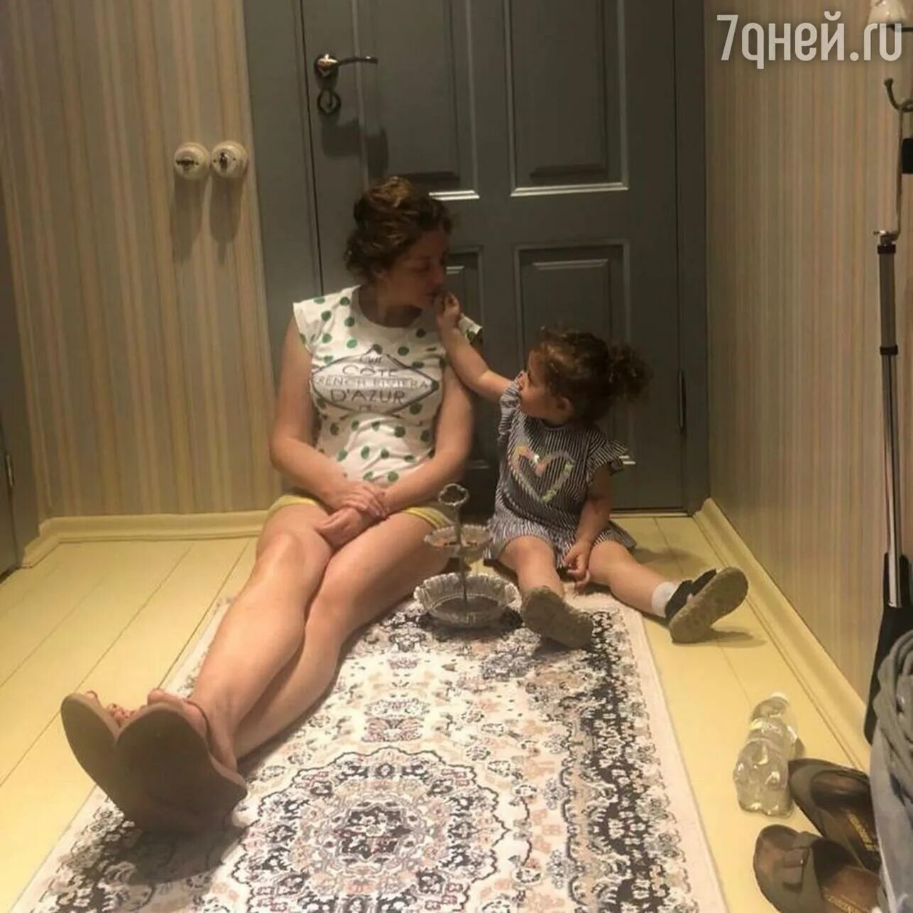 3-летняя дочь Анны Банщиковой так проникновенно сыграла прощание, что сама распл