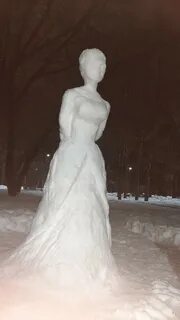 Слепил я девушку из снега