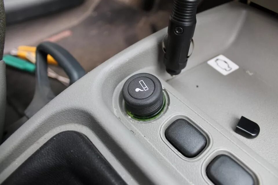 USB зарядник вместо прикуривателя - Lada Калина хэтчбек, 1,6 л, 2008 года электр