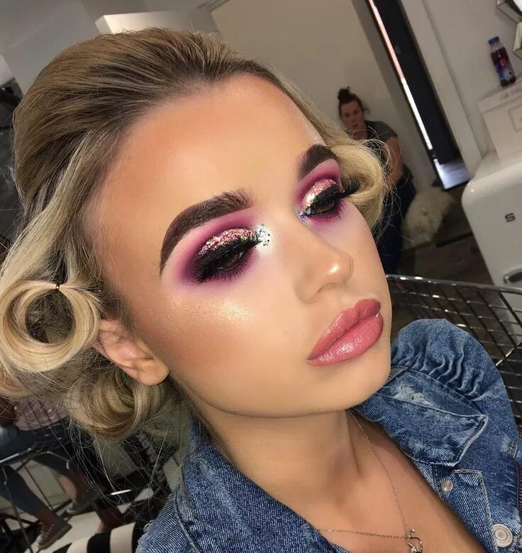 Мэй кап. Девчачий макияж легкий розовый. Мэдди эйфория макияж. Девчачий макияж. Необычный макияж для подростка.