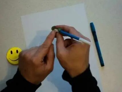 Резинка держит ручку