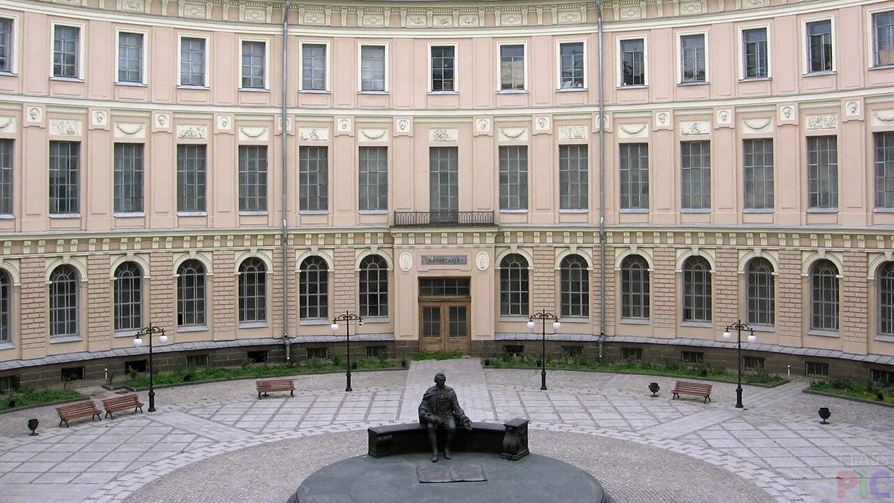 Фото академии. Академия художеств Питер Архитектор. Двор Академии художеств в Санкт-Петербурге. Двор Академии художеств Университетская набережная. Фасад Академии художеств в Петербурге.