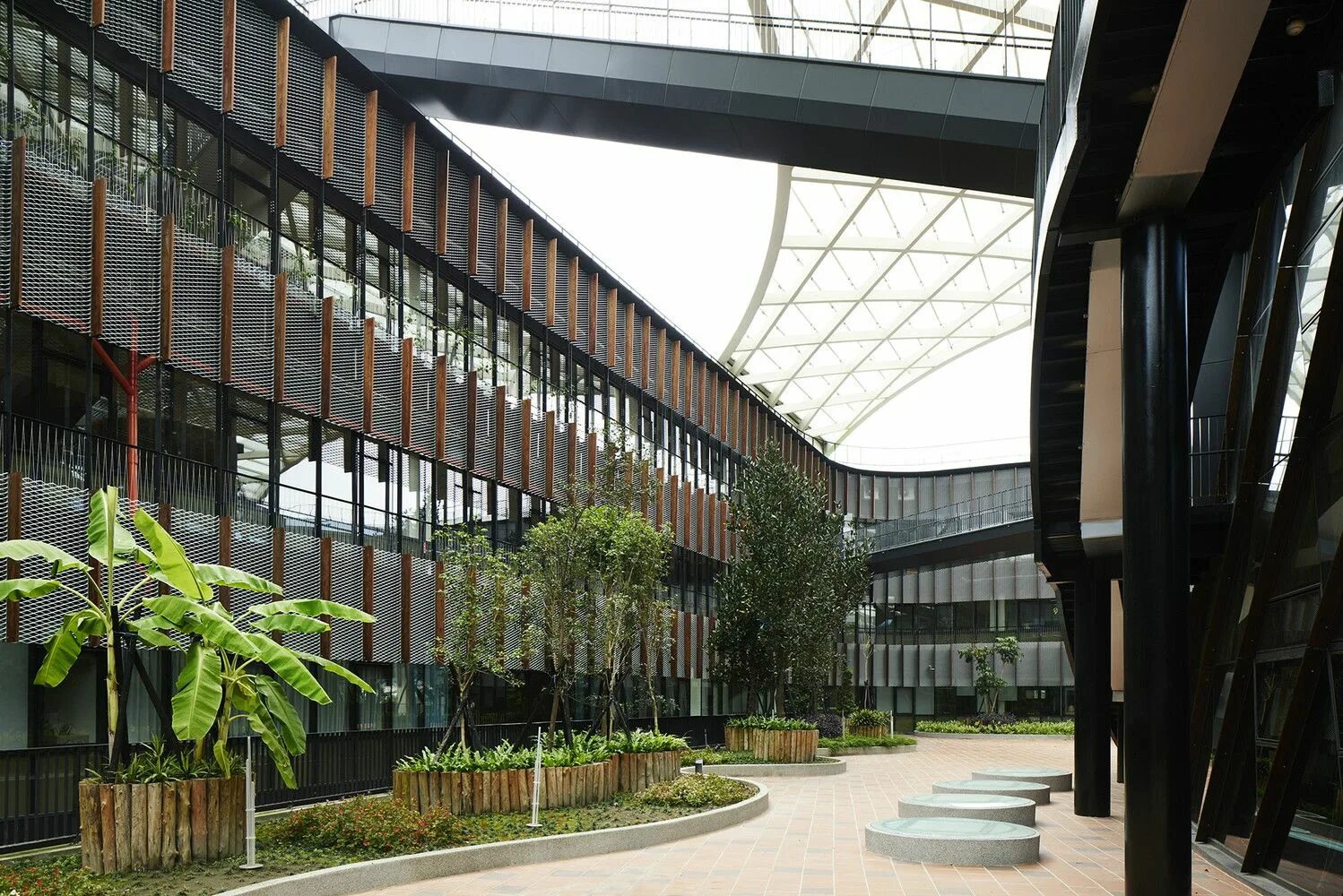 Москва эндокринологический центр ул дмитрия ульянова 11. Wageningen нидерланды. Многосветный атриум. Озеленение территории завода. Двор исследовательского центра.