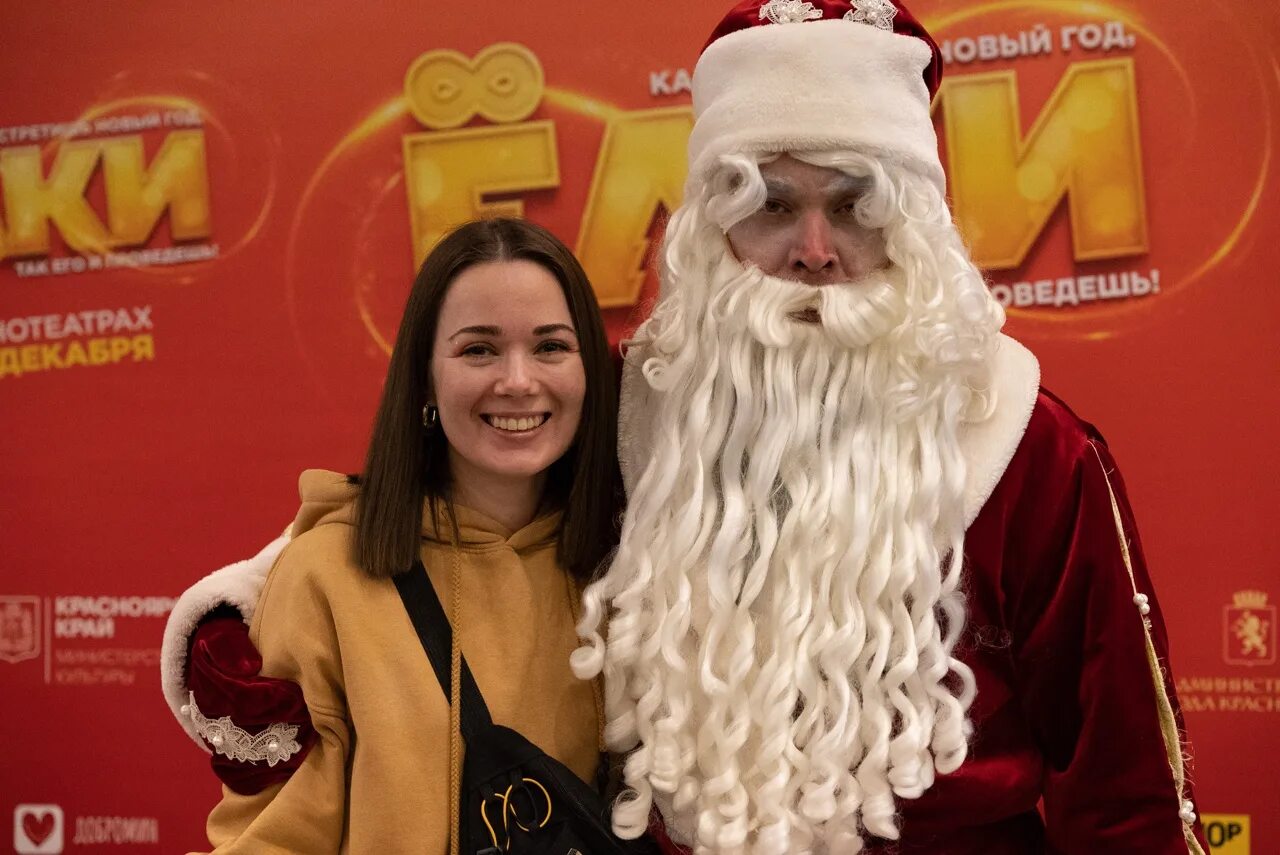 Наталья бочкарева ёлки. Кинотеатр пять звезд волгоград. Дети из детдома. Кинотеатр елка. Кинотеатр елка.