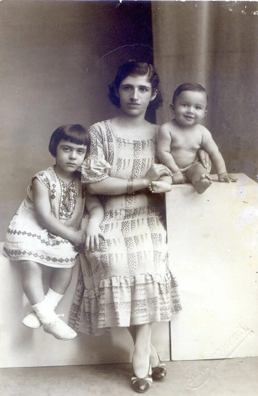 Турция 1920 1930. Турецкие женщины начала 20 века фото. Русские в константинополе 1920. Женщины турки 1920 года. Турция 1920.