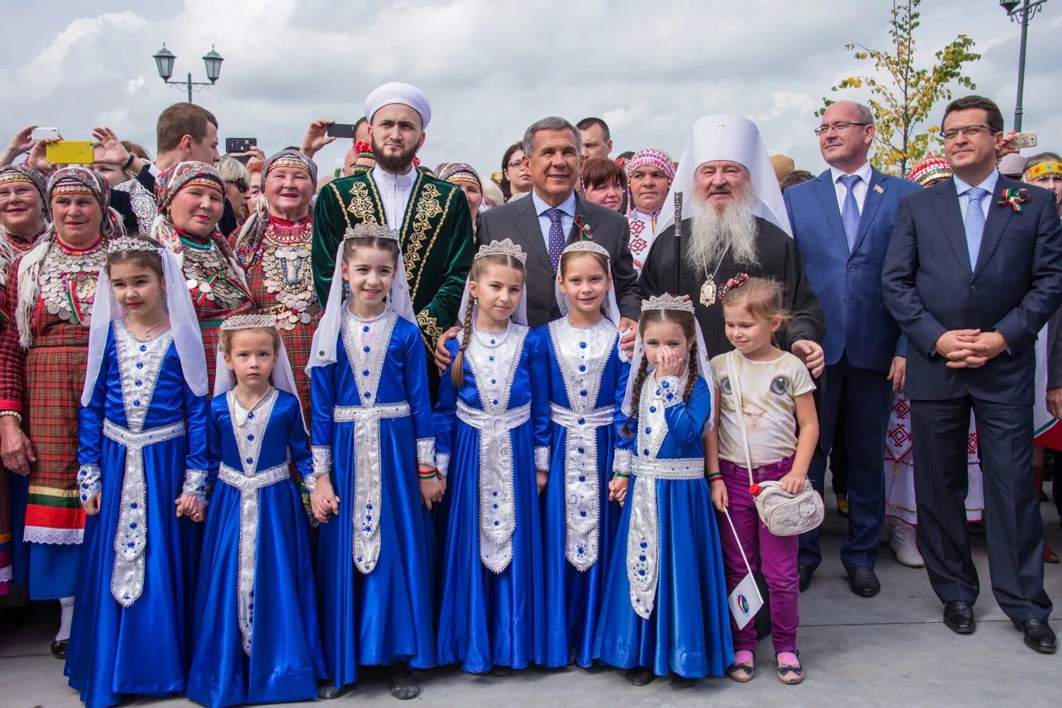 Сколько людей проживает в казани. Жители Казани. Народы Татарстана. Разные народы Татарстана. Татарстан многонациональная Республика.