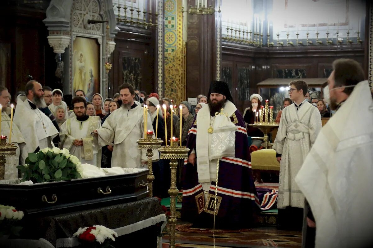 молебен за дарование победы. во блаженном успении вечный покой ноты. во блаженном успении. отпевание в храме христа спасителя. святые священники.