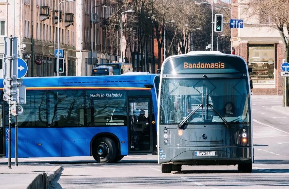 Электробус танцор. Автобус Dancer. Автобусы Клайпеда. Автобус «Dancer» в Литве. Автобус первую половину
