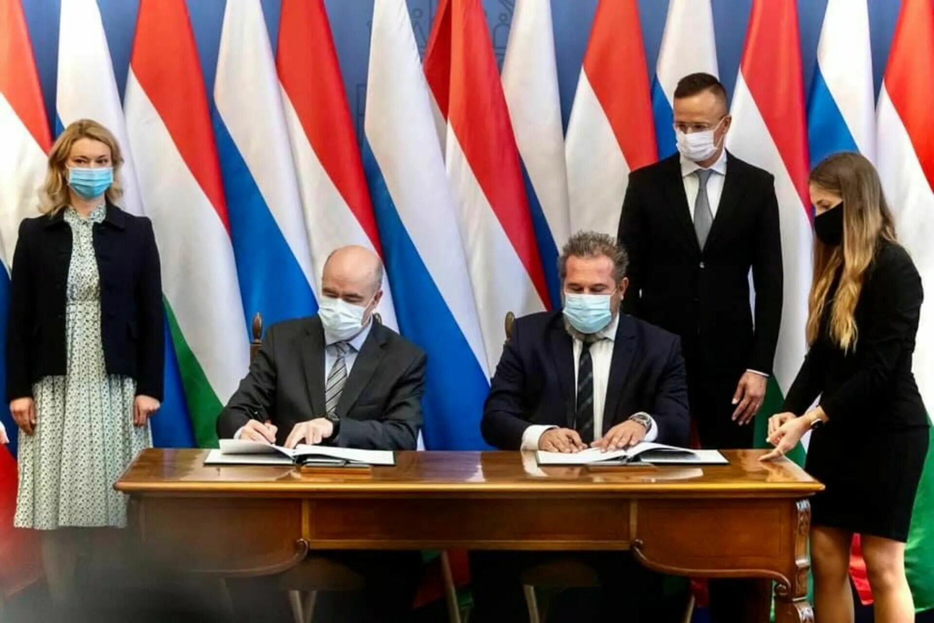 Венгрия и Россия. Венгры подписали соглашение с Газпромом. Соглашение России с Венгрией.