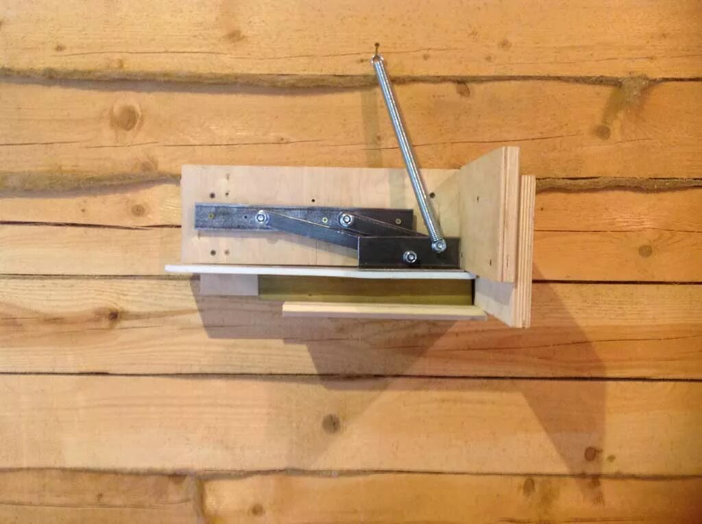 Петля для повешения в сарае. Механизм для чердачных лестниц с люком. Механизм открывания люка на чердак. Петли для люка на чердак. Петля на чердаке.