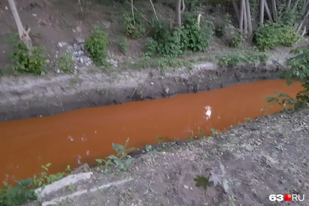 Реки были замечены изменения. Оранжевая вода в ручье из за чего.