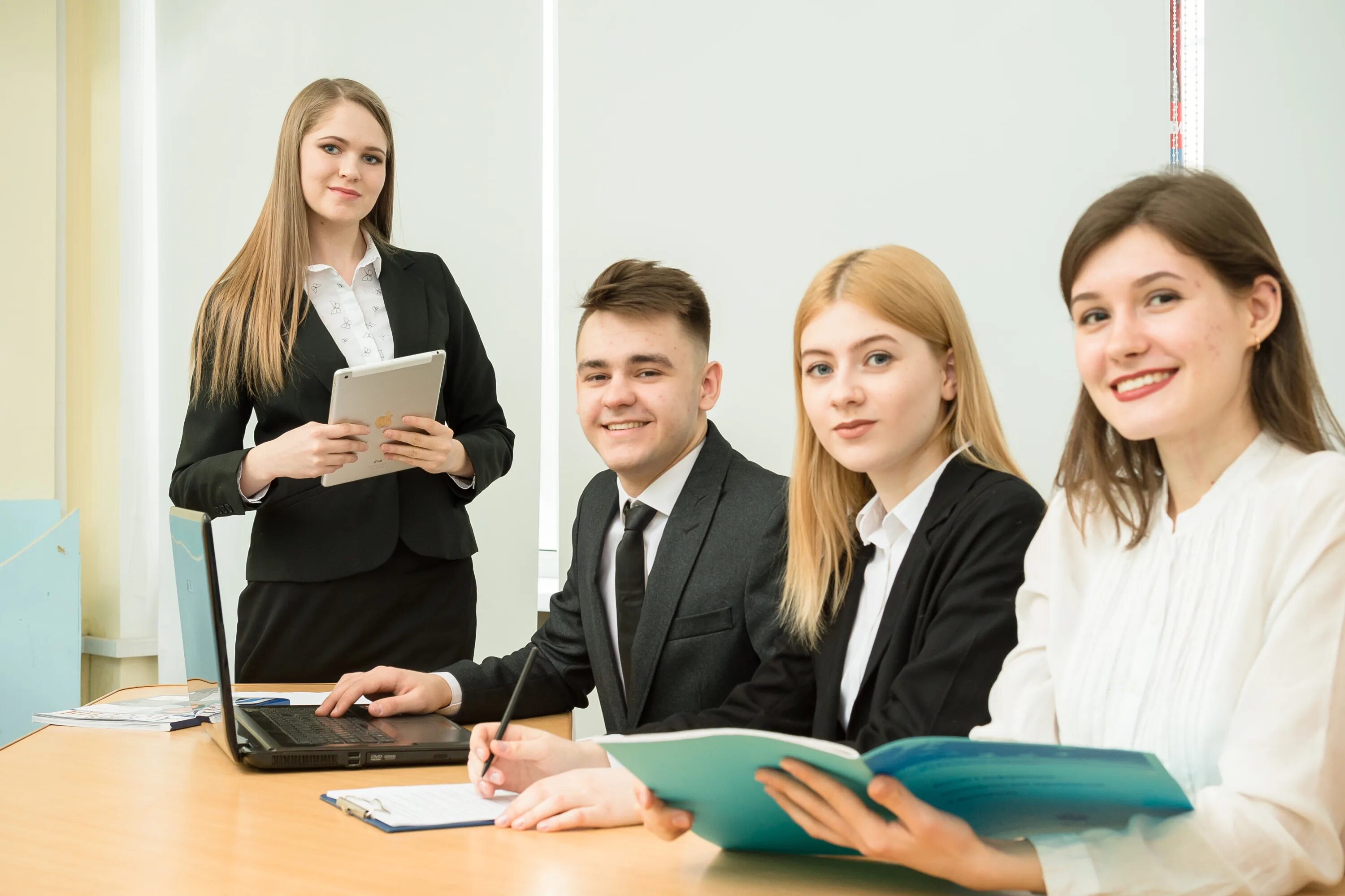 исторический факультет юургу. заочная форма обучения в вузе. мероприятия в университете. дизайн штаба отрядов. южно уральский университет.