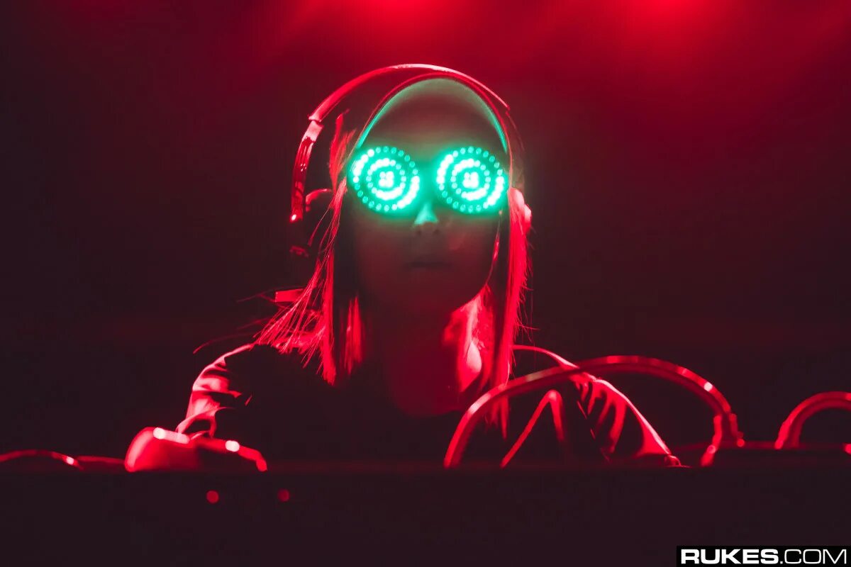 Rezz give in to you. Rezz канадский диджей. rezz обои. rezz spiral. rezz spiral album.